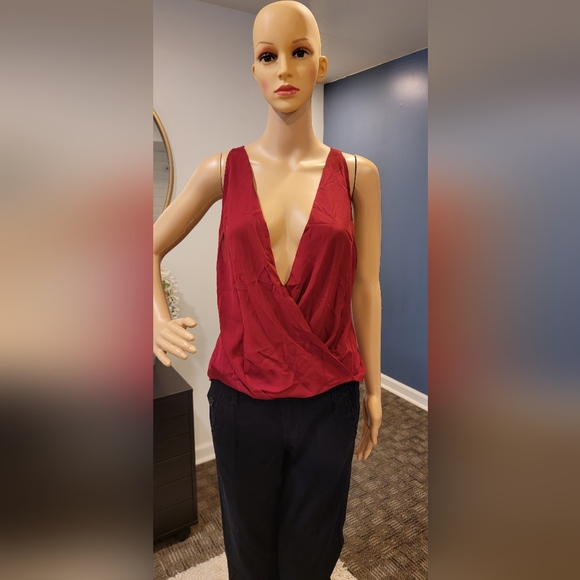 Red Top - Picture 4 of 5